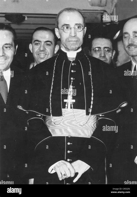 Ritratto di famiglia Pacelli, Eugenio Pacelli da bambino