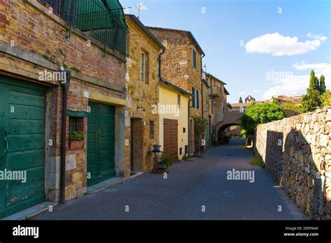 Vista panoramica di una strada residenziale a Belpasso