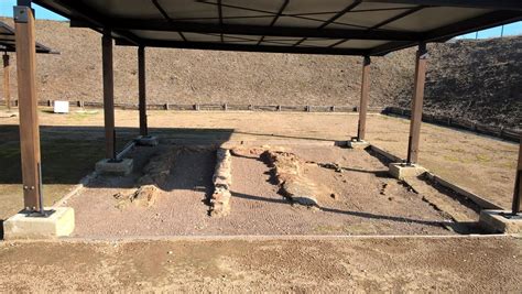Foto del tumulo dell'Heroon di Enea a Lavinium