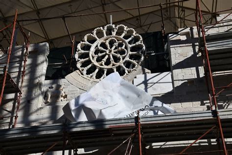 Dettaglio del rosone sulla facciata della Chiesa dell'Immacolata