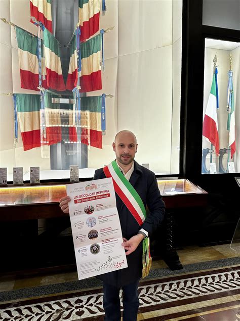 Interno della Chiesa del Crocifisso con Sacrario ai Caduti e altare maggiore con crocifisso ligneo