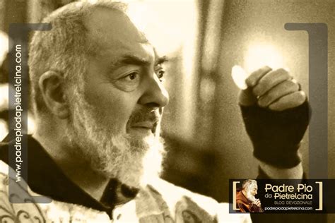 Un'immagine che simboleggia i doni spirituali di Padre Pio, come un'aureola o simboli mistici