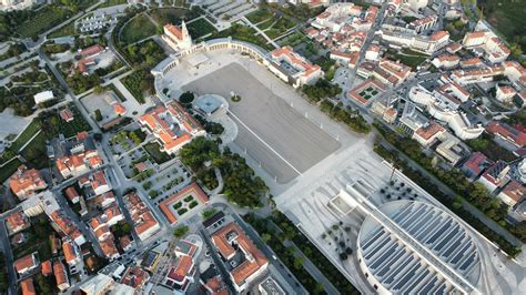 Vista aerea del Santuario di Fátima con il grande recinto di preghiera