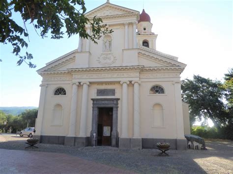 Santuario della Rovere a San Bartolomeo al Mare, facciata esterna con dettagli architettonici