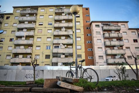 Infografica: cronistoria dei ritardi nella consegna delle case popolari a Livorno