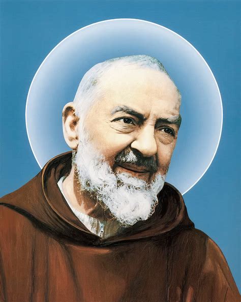 Ritratto di San Padre Pio con un'espressione benevola.