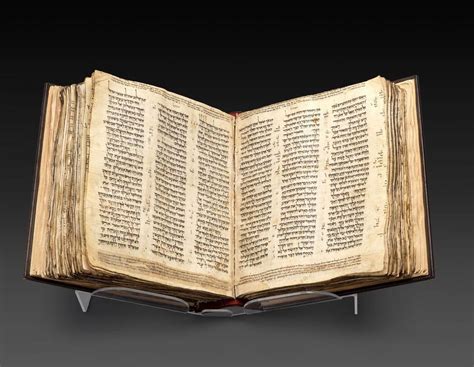 illustrazione di una Bibbia antica con la copertina