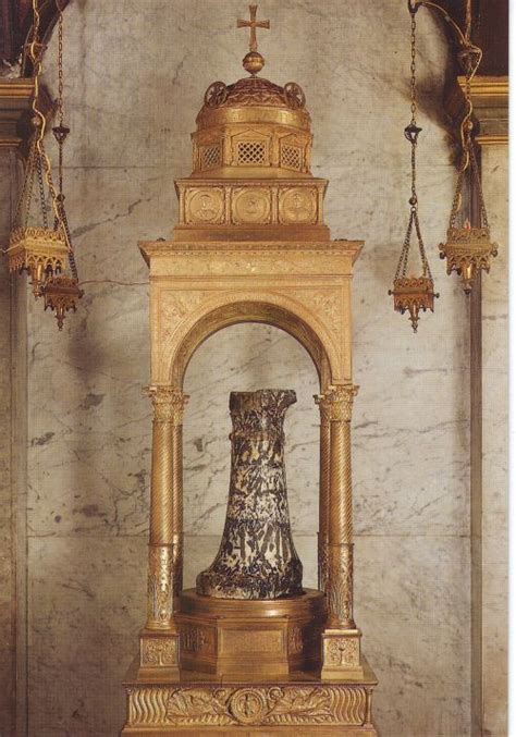 Rovine antiche di Pafo con la colonna della flagellazione di San Paolo