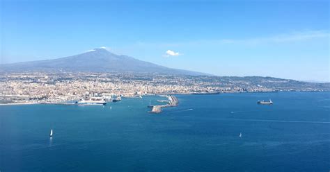 Foto panoramica dell'Etna e del Golfo di Catania visto dall'Hotel Corsaro