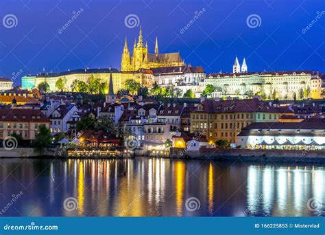Foto aerea del Castello di Praga con la Cattedrale di San Vito in evidenza