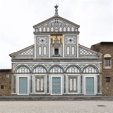 Dettaglio della facciata neoromanica della Basilica di San Costanzo