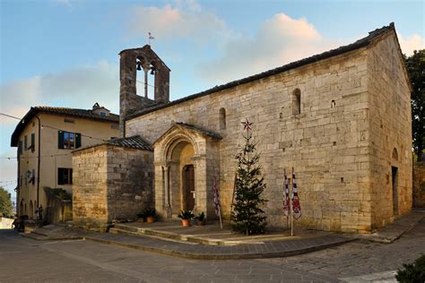 Chiesa di Santa Maria Assunta a Isernia: vista esterna e dettagli architettonici degli interni