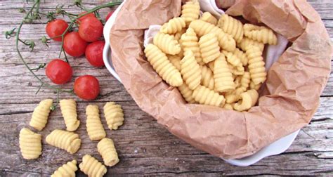 Piatti tipici della cucina molisana: pasta fresca, salumi e formaggi locali