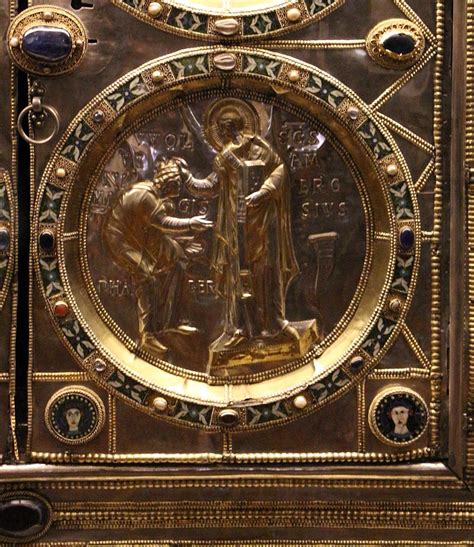 Vuolvinio, altare di Sant’Ambrogio, particolare