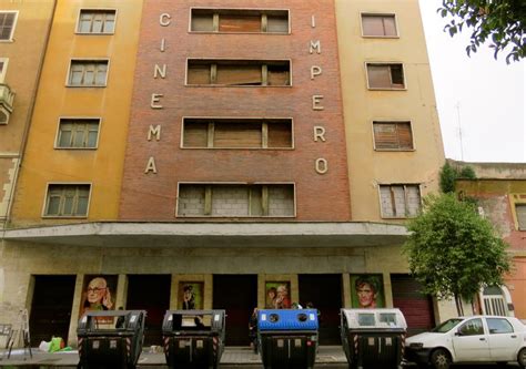 Foto storica della facciata del Cinema Impero in Via Acqua Bullicante