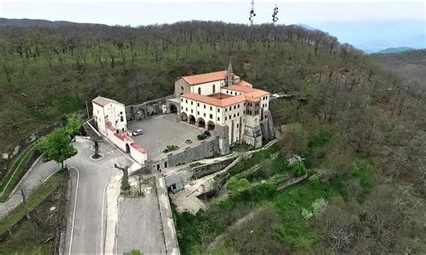 Vista panoramica del Santuario della Madonna dei Lattani sul Monte dei Lattani