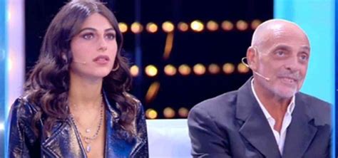 Paolo Brosio e Marialaura De Vitis durante il reportage 