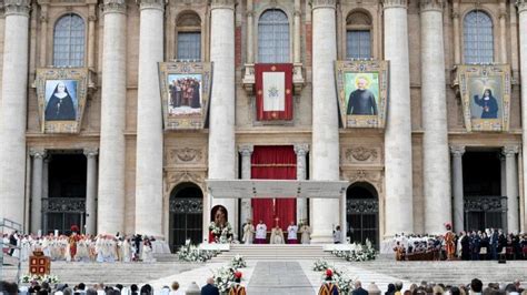 Mosaico di Santi canonizzati da Papa Francesco