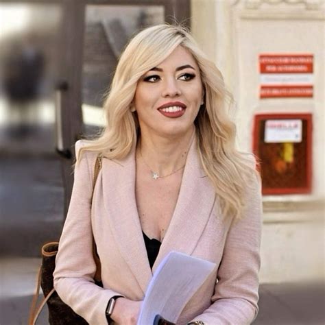 Infografica riassuntiva sulle principali controversie riguardanti Maria Rosaria Boccia