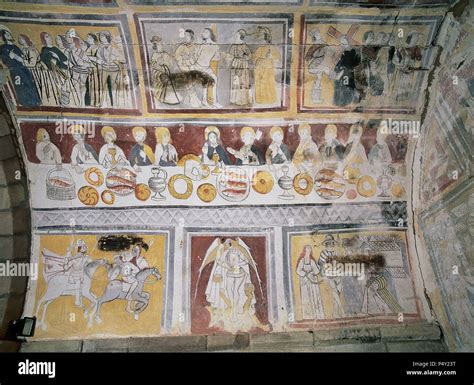 Interno dell'Eremo di San Paolo con affreschi raffiguranti l'Ultima Cena.
