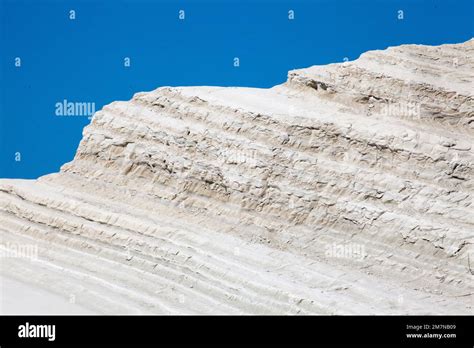 Foto di Campo Pianelli con i blocchi di roccia franati