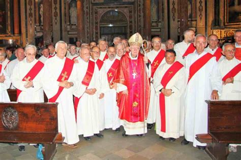 Sacerdoti eritrei durante una cerimonia di ordinazione