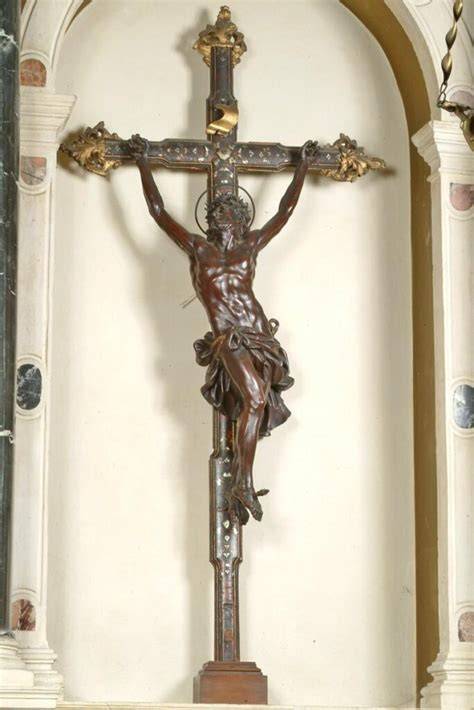 Dettaglio del basamento allegorico del Crocifisso di Andrea Brustolon