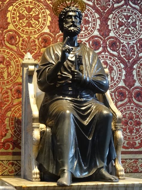 Dettaglio della statua di San Francesco scolpita da Pietro Torrigiani