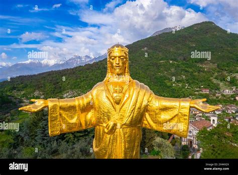 Foto della Statua di Cristo Re a Bienno, Valcamonica