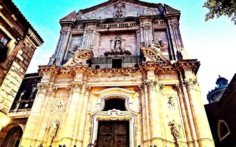 Facciata della Chiesa di San Benedetto in Via Crociferi