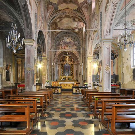 Interno della Chiesa di San Giuliano con affreschi e Crocifisso ligneo
