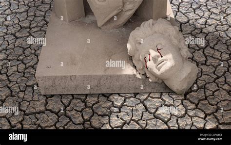 Disegno della statua con lacrime di sangue