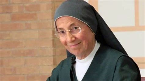 Ritratto di Suor Rebecca Nazzaro in abito religioso