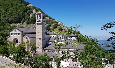 Vista panoramica del Santuario di Montevergine
