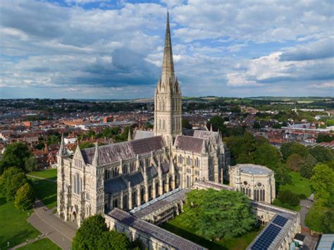 Cattedrale di Salisbury esterna con guglia in evidenza