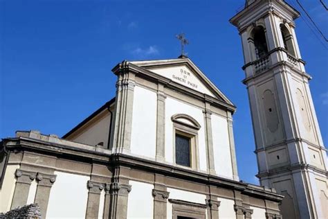 Foto esterna della chiesa parrocchiale di Azzano San Paolo con il campanile