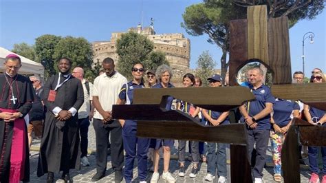 La Croce degli Sportivi presentata al Papa durante un'udienza