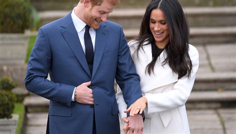 Una foto ufficiale di fidanzamento del Principe Harry e Meghan Markle, scattata a Frogmore House.