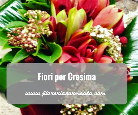 esempi di cuori decorati per Cresima con nastri, fiori e nome personalizzato