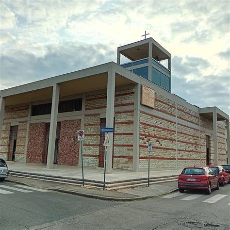 Foto della Chiesa del Sacro Cuore a Casciolino, vista esterna