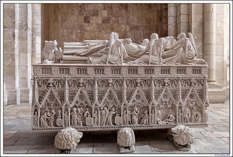 Tomba di Pietro I del Portogallo, dettagli scultorei