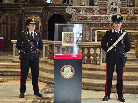 Miniatura quattrocentesca di un'edicola eucaristica sull'altare