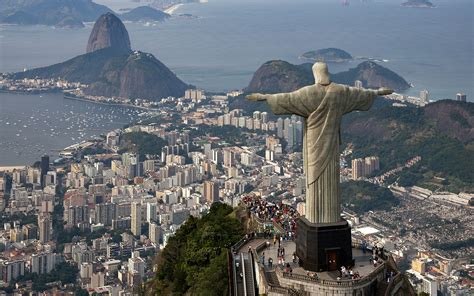 Dettaglio delle tessere di pietra saponaria che rivestono il Cristo Redentore