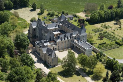 Ricostruzione dell'Abbazia Notre-Dame du Val d'Igny dopo la distruzione