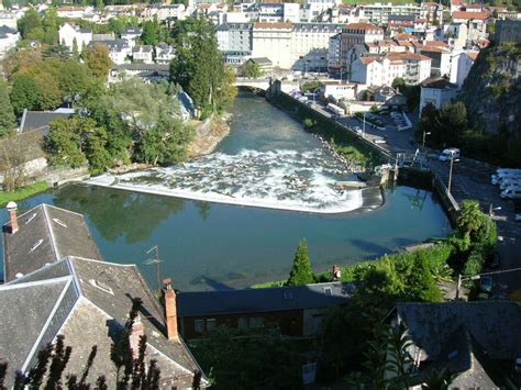 Foto panoramica dell'Appart'hotel le Pèlerin a Lourdes, con vista sul fiume Gave de Pau