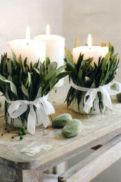 Candele decorate con simboli religiosi per centrotavola di Cresima
