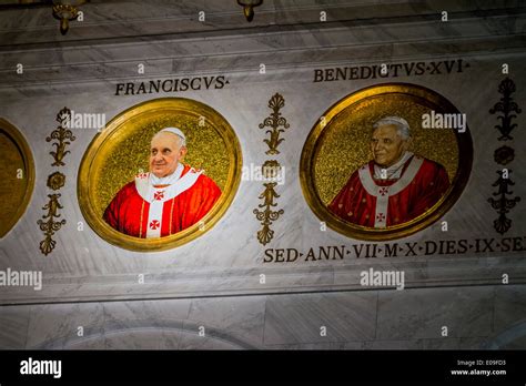 immagini dei Papi Francesco e Giovanni Paolo II