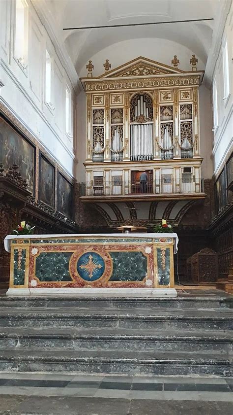 Interno dell'Abbazia di San Martino delle Scale, in particolare il coro ligneo