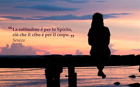 Foto tematica che evoca solitudine spirituale o ricerca di senso