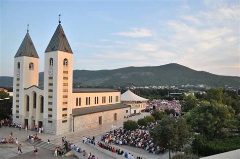 Tematica foto di Medjugorje con panorama o chiesa